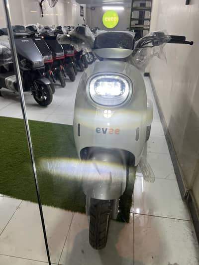 Evee Nisa 3 wheeler
