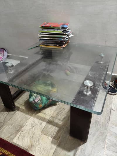 Sheshe wali Badi table fresh ha