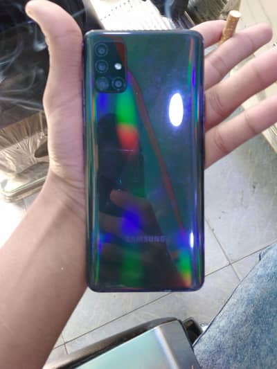 Good mobile 10 10  candeshan 6 128  sat onle charger  hai