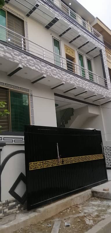 TRIPLE STOREY HOUSE FOR SALE ON INVESTOR PRICE