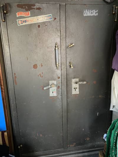 Lohay ki Almari in perfect condition - 0,3,0,1,7,1,0,4,4,0,0