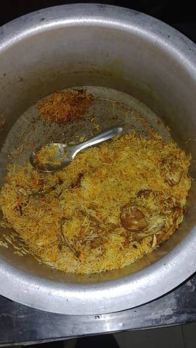 aik larka chaiye jo acha helper ho cooking mei