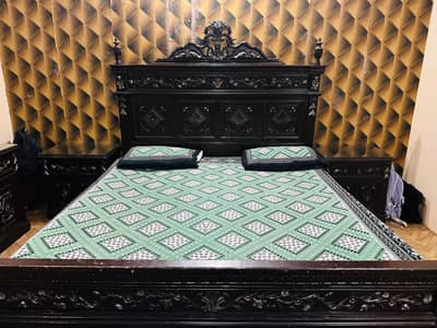 Pure wooden chinyoti  Bed set in very good condition.