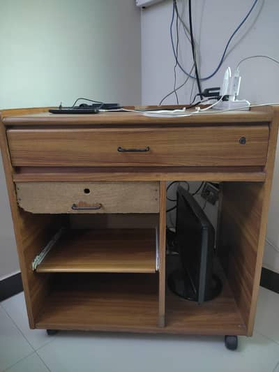 4 wheeler computer table with keyboard and mouse separate draw