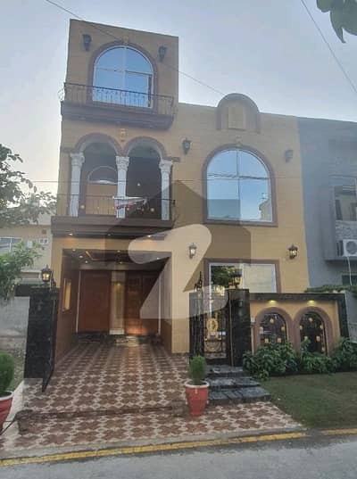 5 Marla Corner House Available For Rent In Park View City Lahore