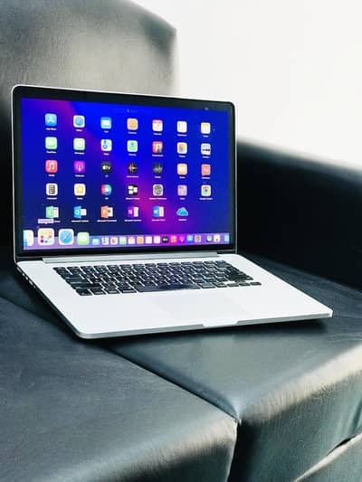 APPLE MACBOOK PRO 2015 15'' RETINA DISPLY CORE I7 WITH 16GB RAM