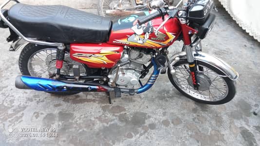 red Honda motorcycle 125