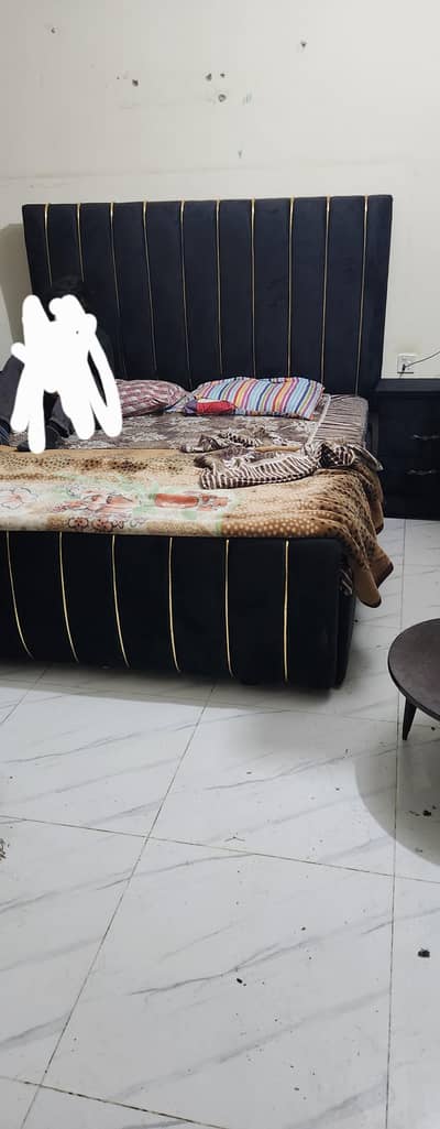 POSHISH BED WITH SIDE TABLE NEW CONDITION 03261271600