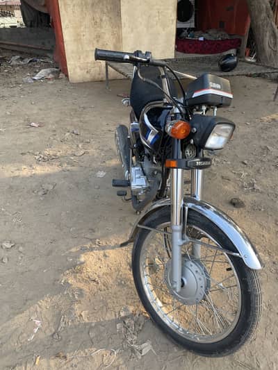 Urgent sale Honda 125 black colour