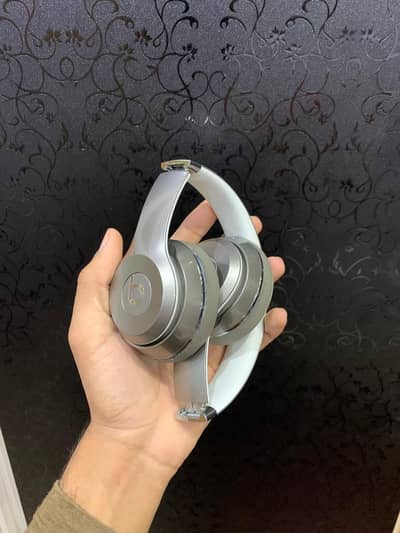 Beats Solo On-Ear Headphones - Original also can operate wirelessly