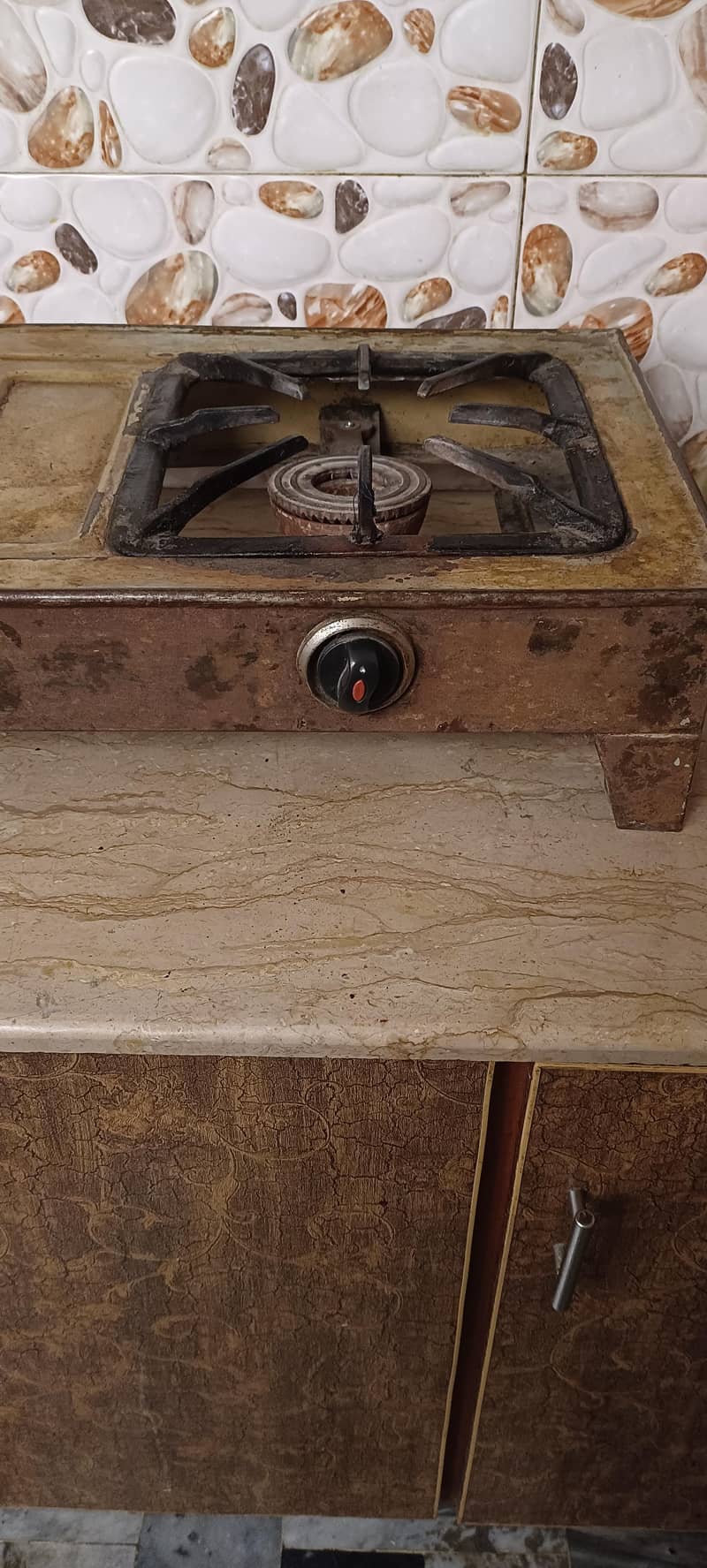 دو عددچولہے بلکل ٹھیک حالت میں ہیں 3