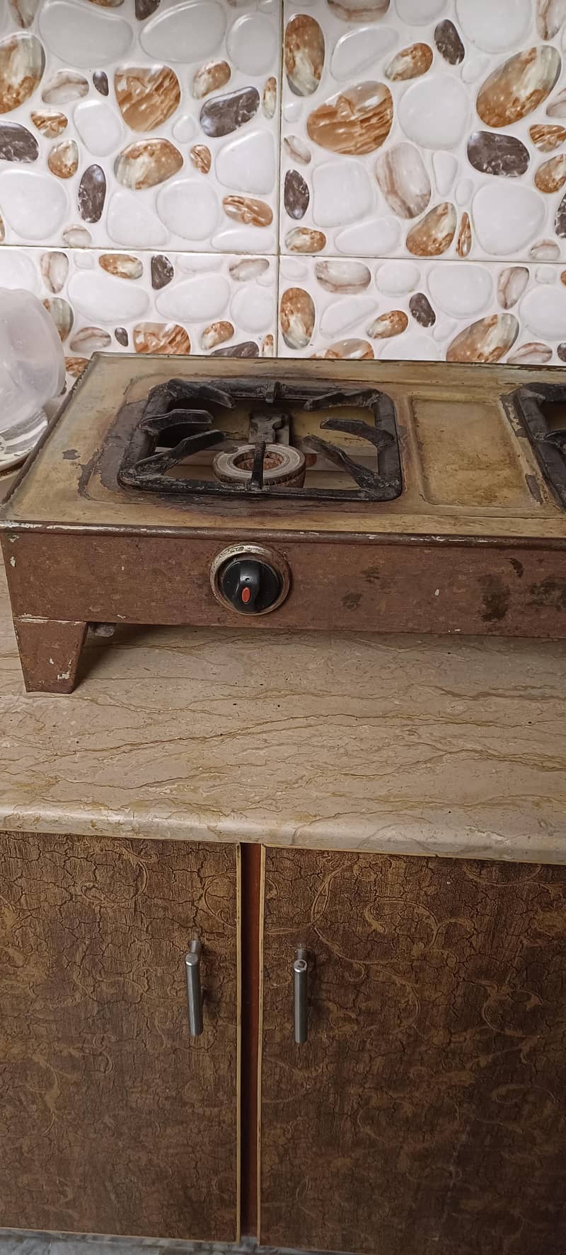 دو عددچولہے بلکل ٹھیک حالت میں ہیں 4