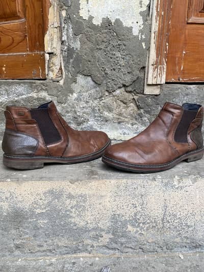 Imported chelsea boots in very cheap price pure leather