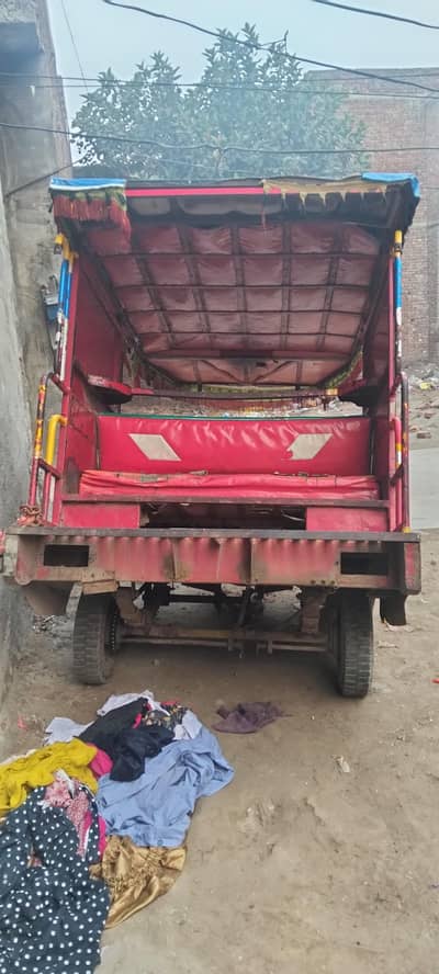 چنگچی رکشہ کی باڈی باڈی برائے فروخت ہے