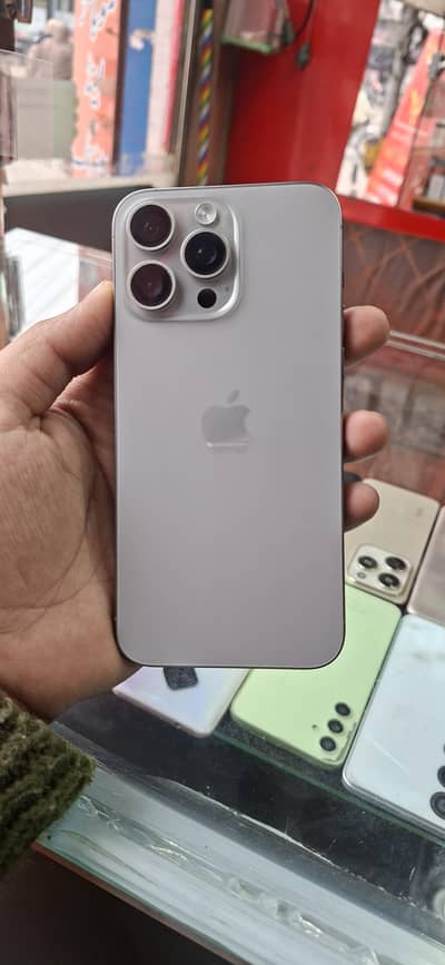 15 pro max 256GB  88 helt. NoN pta