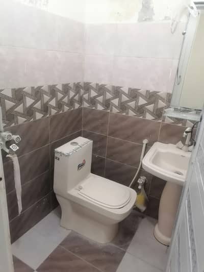 2 bed flat available for rent in H 13