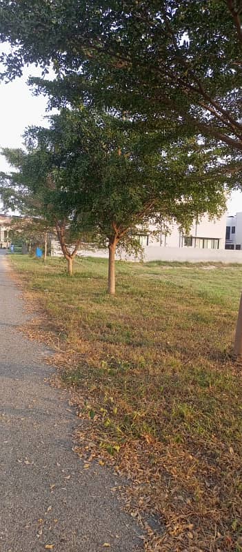 10 Marla Prime Plot for Sale | DHA Phase 8 X-Air Avenue | Demand: 230 Lacs