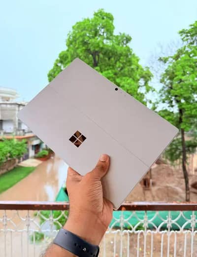 Microsoft surface  pro 5 core i5-6 generation 8/256 gb SSD 2k Touch .