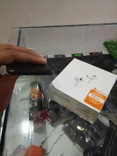 Deal iphone and airpods  deal a gi 10/10