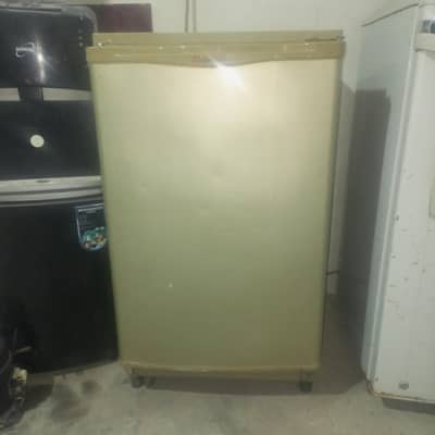 room fridge single door Dolan's good condition