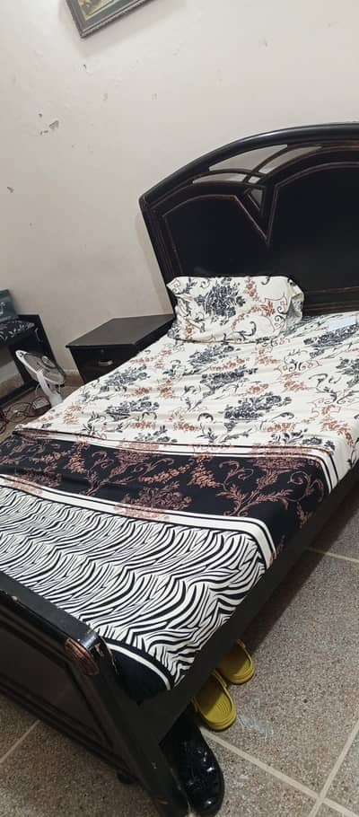 bed set with side table