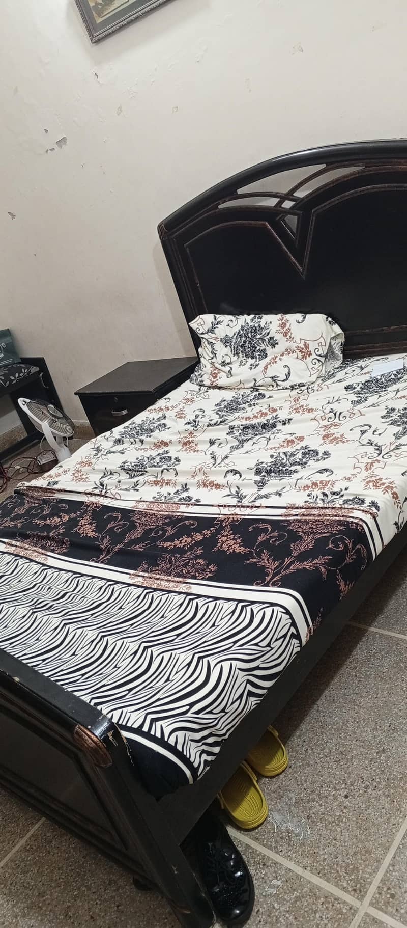 bed set with side table 0