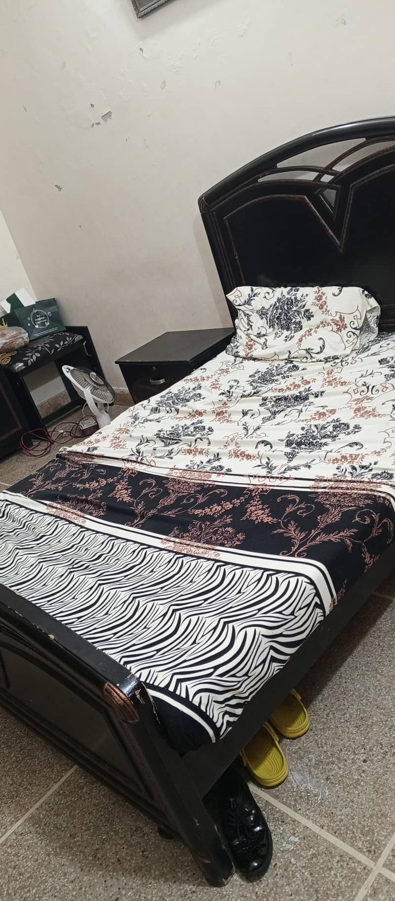 bed set with side table 1