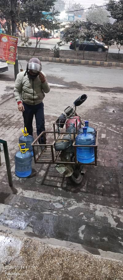 delivery boy chaheya