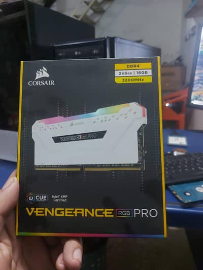 CORSAIR VENGEANCE PRO RGB 8+8 DDR4