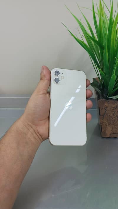 Apple iPhone 11 64gb jv 10/10 condition