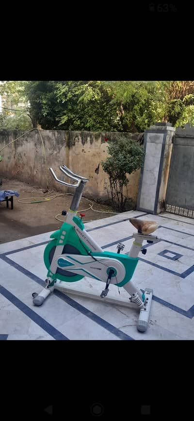 INDOOR EXERCISE SPIN BIKE