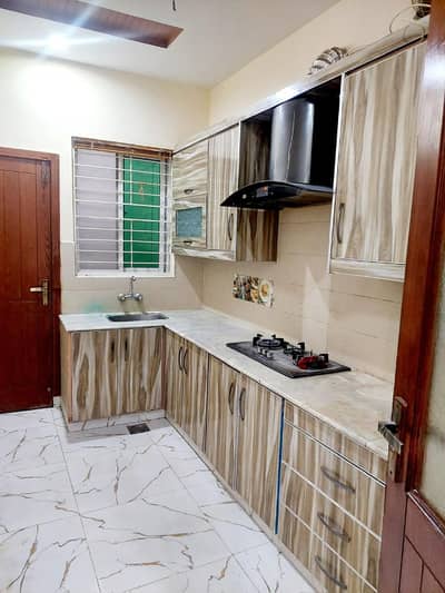 10 MARLA UPPER PORTION FOR RENT IN MILITAR ACCOUNT COLLEGE ROAD LAHORE