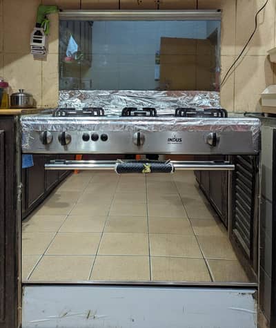 Indus 3-bunner stove with built in oven
