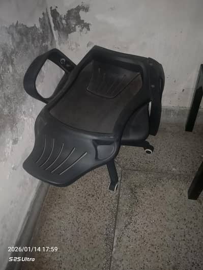computer chair broken chair  for sale