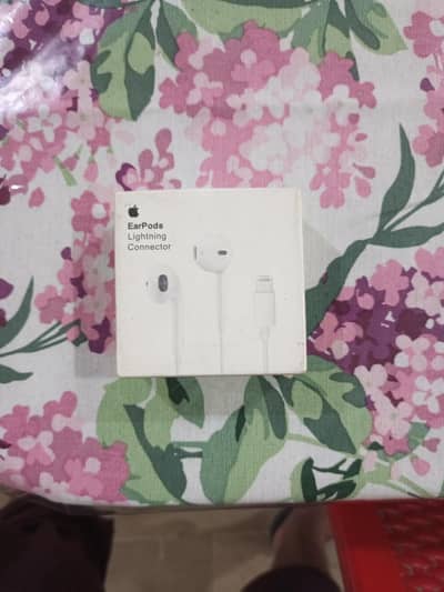 Apple Earpods Lightning Connector