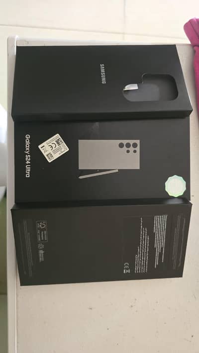 Samsung Galaxy S24 Ultra Box & Charger – Excellent Condition