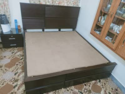 Complete Room, Wooden Bed Set in Immaculate Condition.