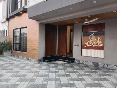 1 Kanal Brand New House Available For Rent