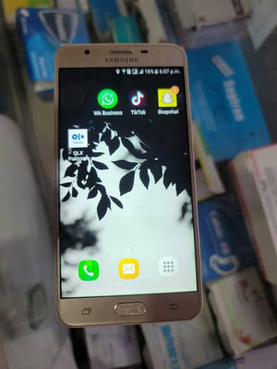 sumsung galaxy j7 prime