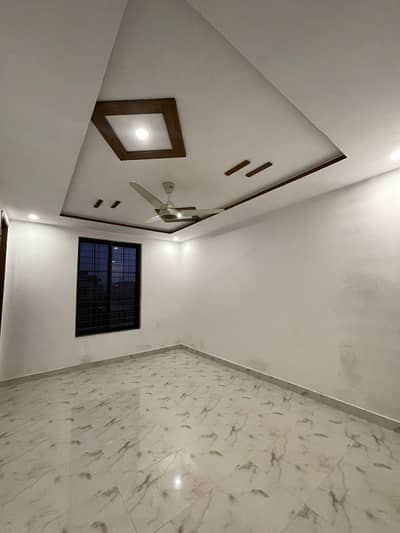 A Prime Location House Of 10 Marla In Park View City