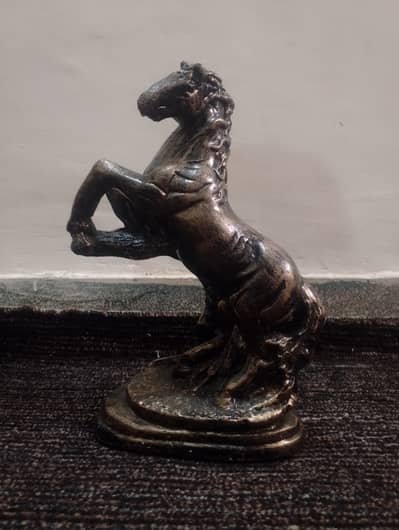 antique horse statue