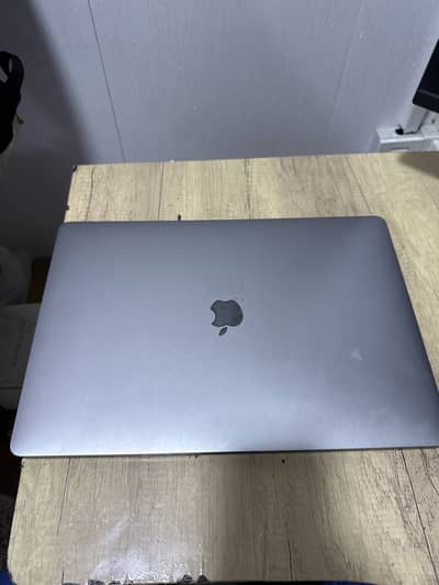Apple Macbook Pro Cor i9 2019 16 inch 64GB Ram 8GB Radeon gpu