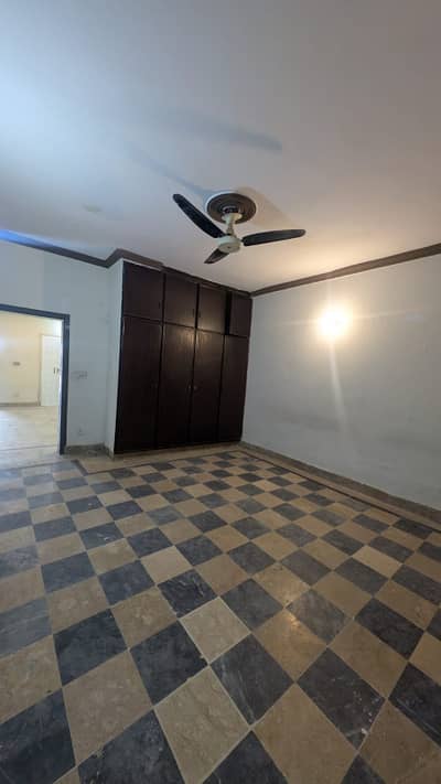 8 Marla house for silent office