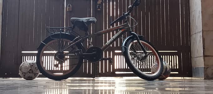 Selling a kids sized gair bicycle( price can be nigotiable