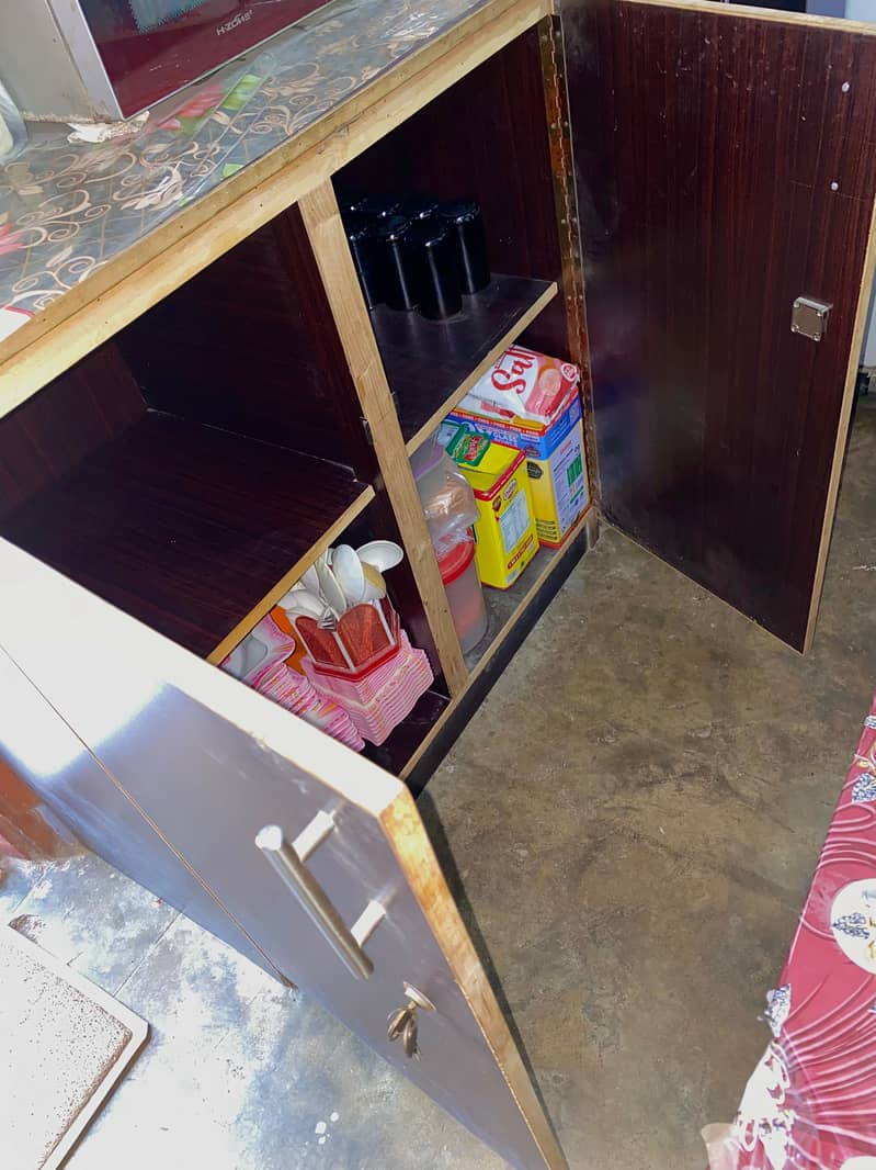 Spacious side rack 1