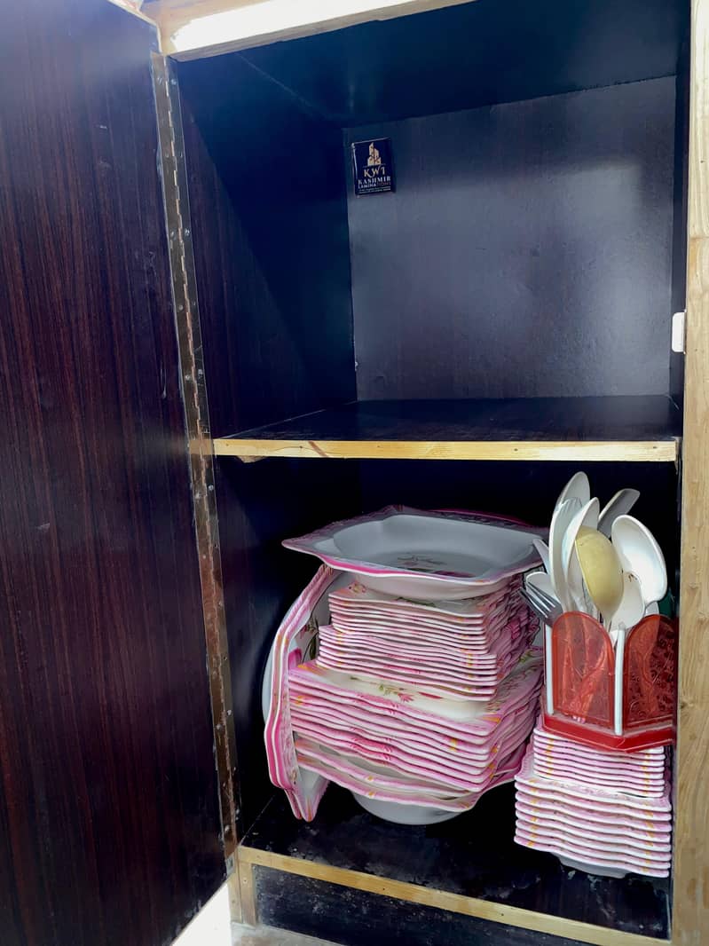 Spacious side rack 2