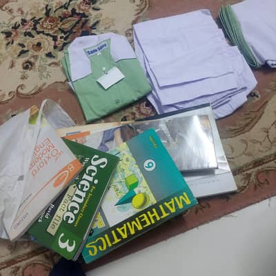 uniforms koch booxs  smart school  ka  12 saal ki larki ka free men