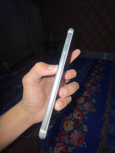 Iphone 7 all okayy sett buy and used