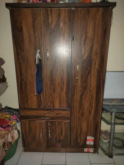 1 almari barri+1 almari choti+1 sofa c'bed+ puffy set+1 fridge.