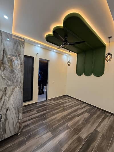 2 bed dd 1st floor lift car parking kda lease in Gulshan block 2